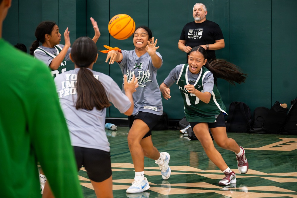 94th Army Air and Missile Defense Command Soldiers lend a hand during the Youth Impact program finale