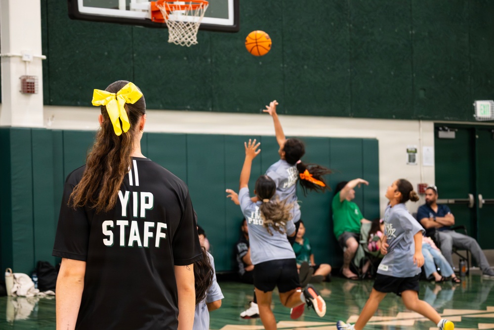 94th Army Air and Missile Defense Command Soldiers lend a hand during the Youth Impact program finale