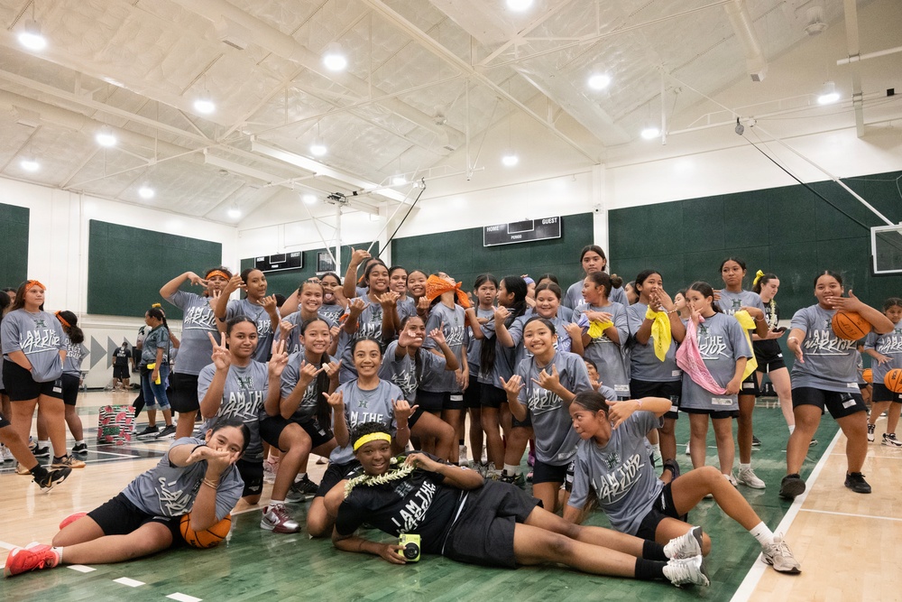 94th Army Air and Missile Defense Command Soldiers lend a hand during the Youth Impact program finale