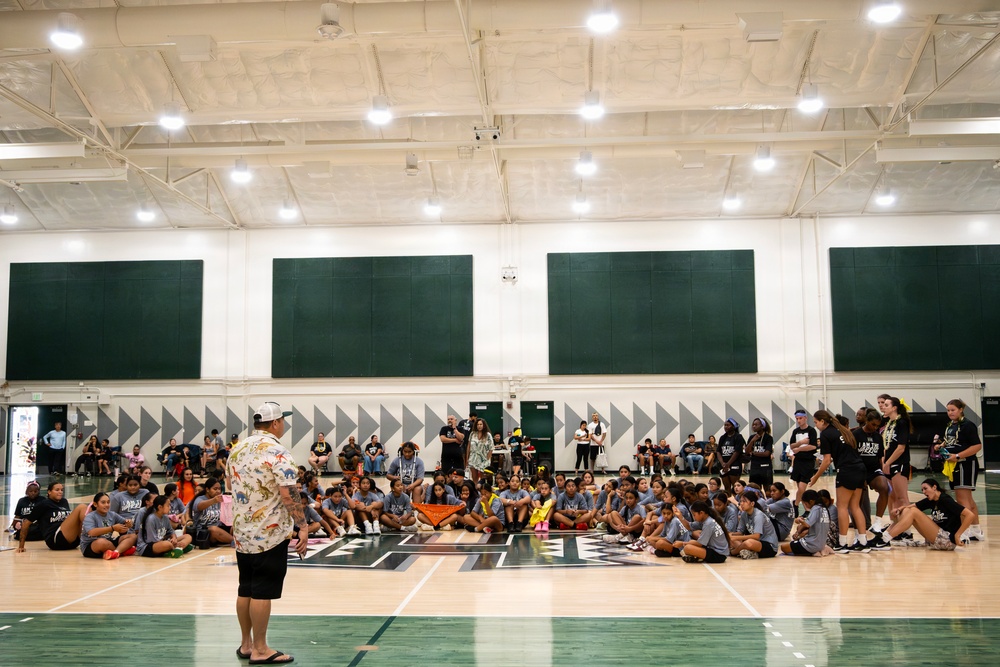 94th Army Air and Missile Defense Command Soldiers lend a hand during the Youth Impact program finale