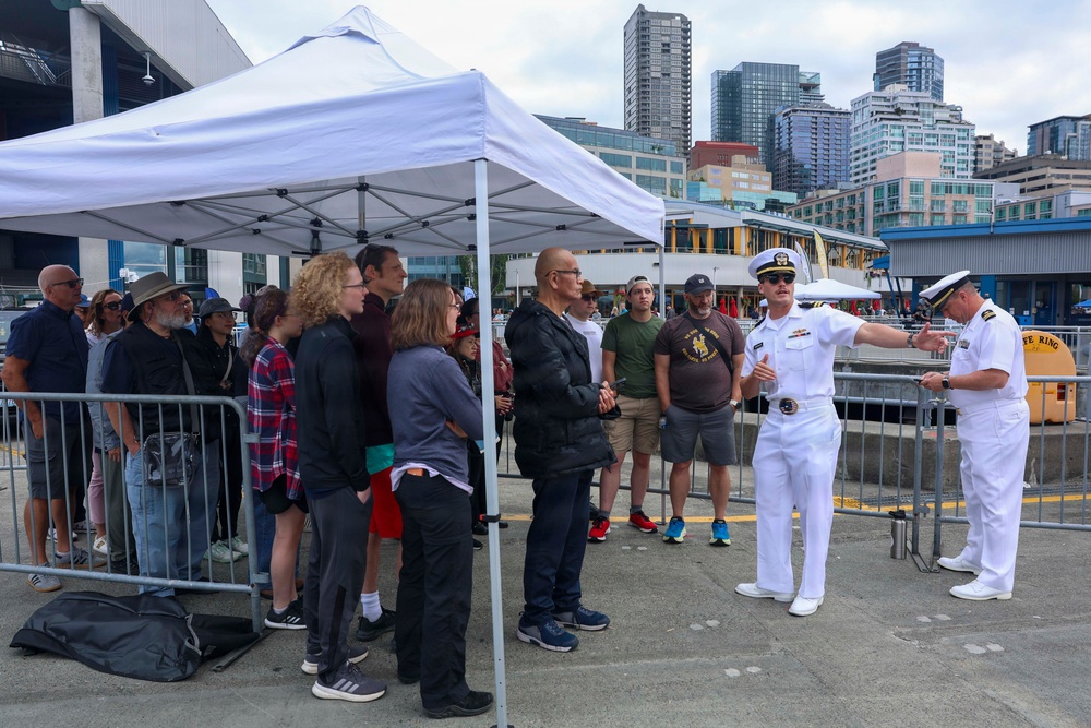 USS Cincinnati Hosts Ship Tours During Seattle Seafair Fleet Week