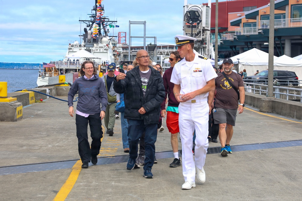 USS Cincinnati Hosts Ship Tours During Seattle Seafair Fleet Week