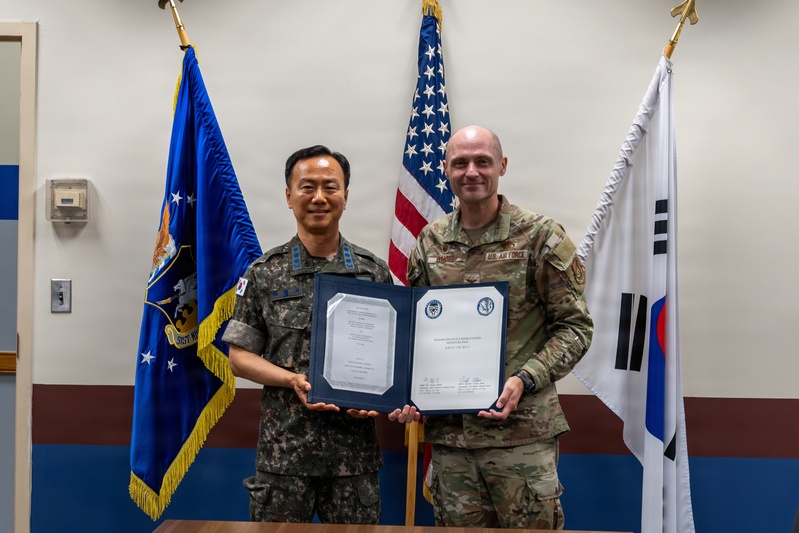 U.S., ROKAF sign agreement to standardize entry control at Osan