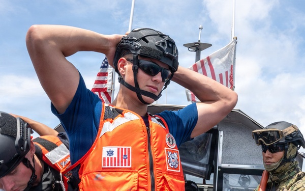 Mexican Marines train with U.S. Coast Guard