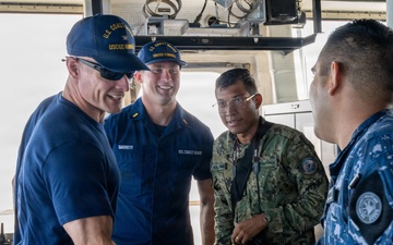 Mexican Sailors visit the U.S. Coast Guard during RIMPAC 2026