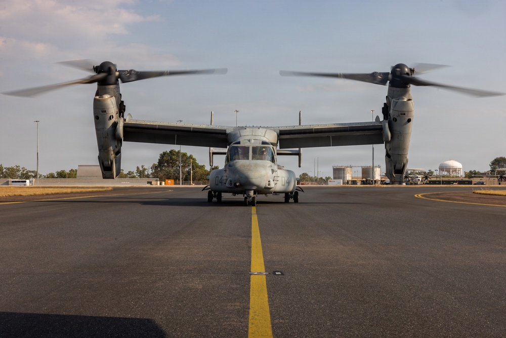 MRF-D Marines participate in Mindil Beach flying display