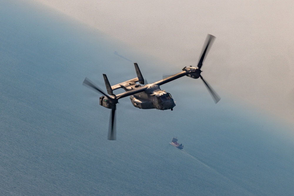 MRF-D Marines participate in Mindil Beach flying display