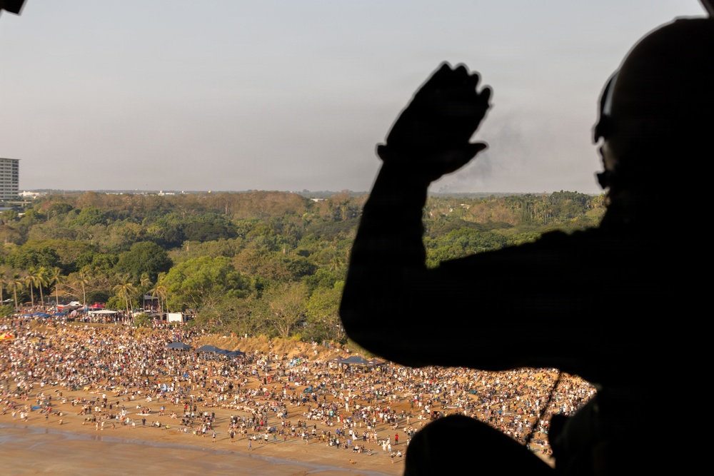 MRF-D Marines participate in Mindil Beach flying display