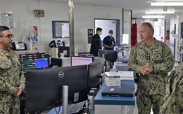 DHA Director Visits USNH Yokosuka