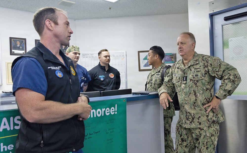 DHA Director Visits USNH Yokosuka