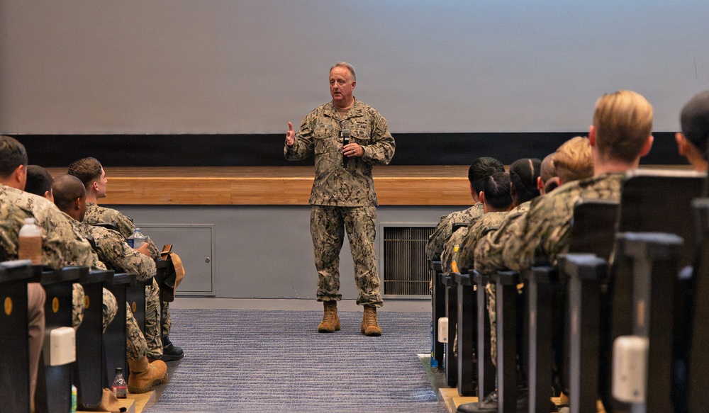 DHA Director Visits USNH Yokosuka