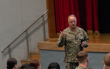 DHA Director Visits USNH Yokosuka