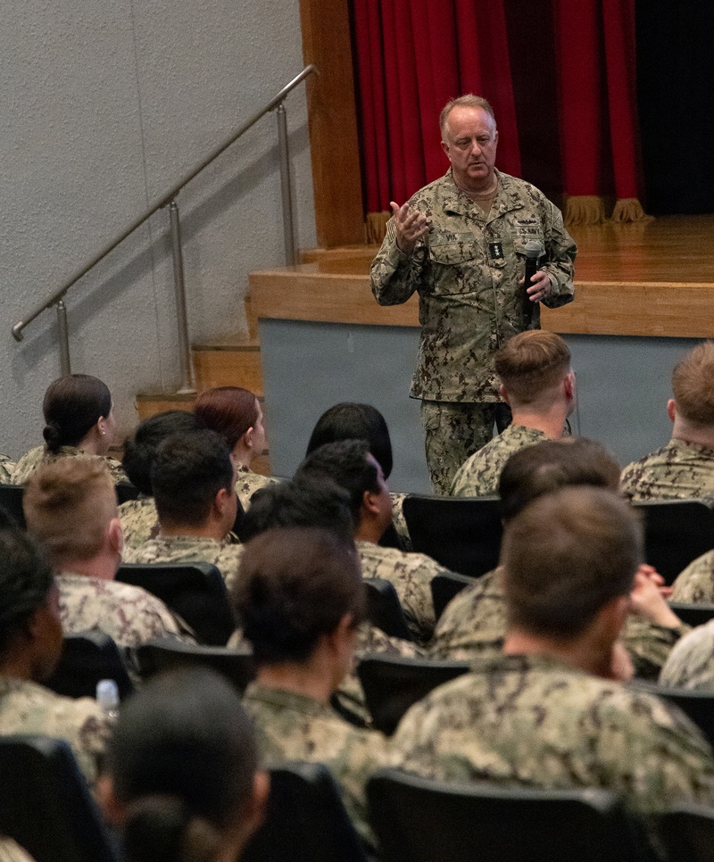 DHA Director Visits USNH Yokosuka