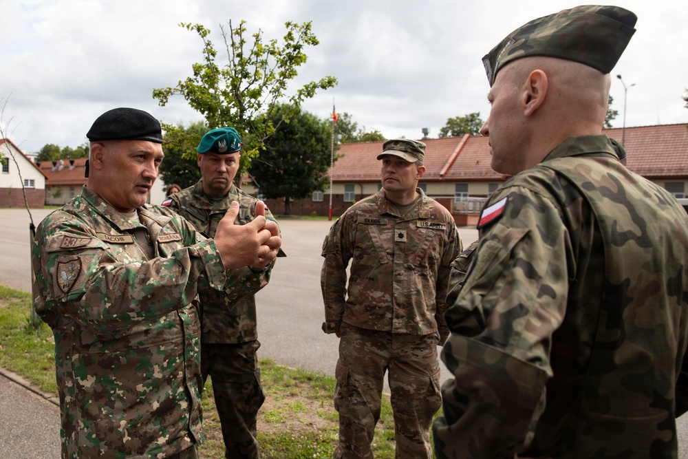Romanian Lt. Gen. Dragoş-Dumitru Iacob visits NATO FLF Battle Group–Poland at Bemowo Piskie