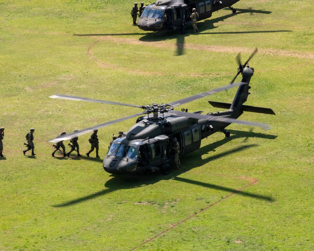 US, Malaysia, Australia Joint Air Assault Training