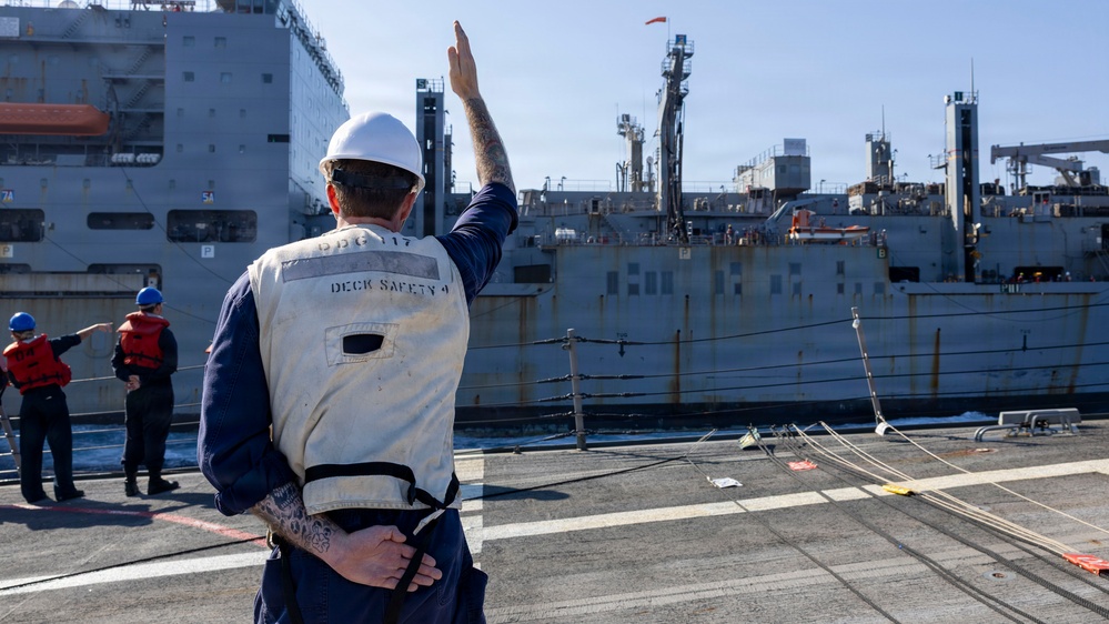 DDG 117 Conducts RAS