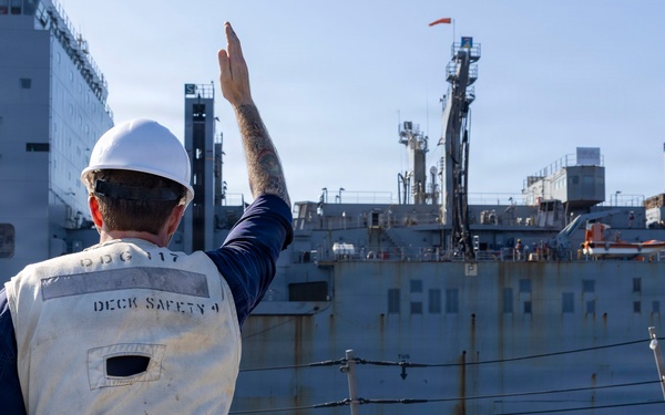 DDG 117 Conducts RAS