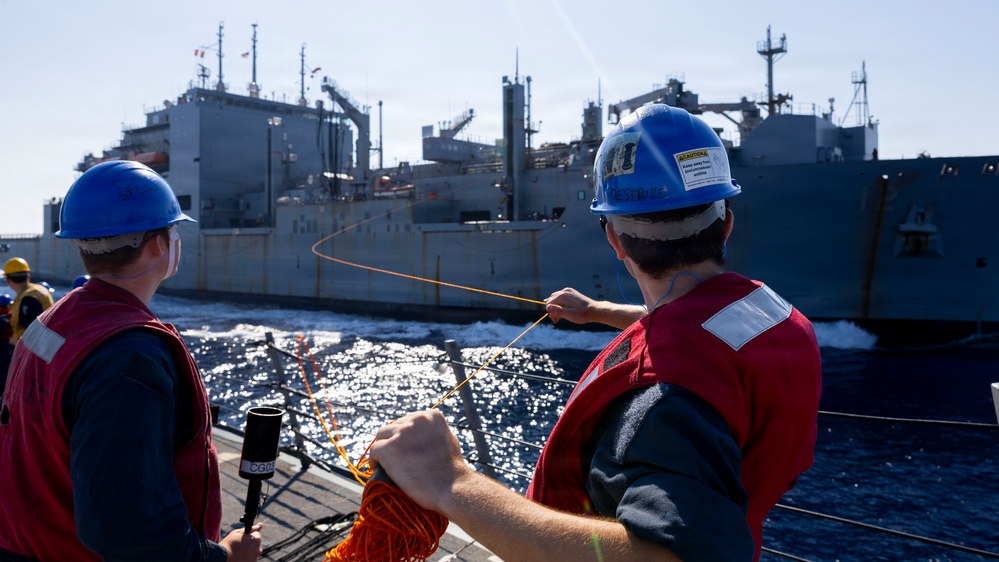 DDG 117 Conducts RAS