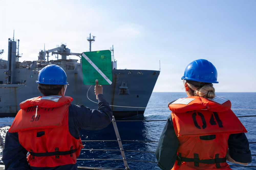DDG 117 Conducts RAS
