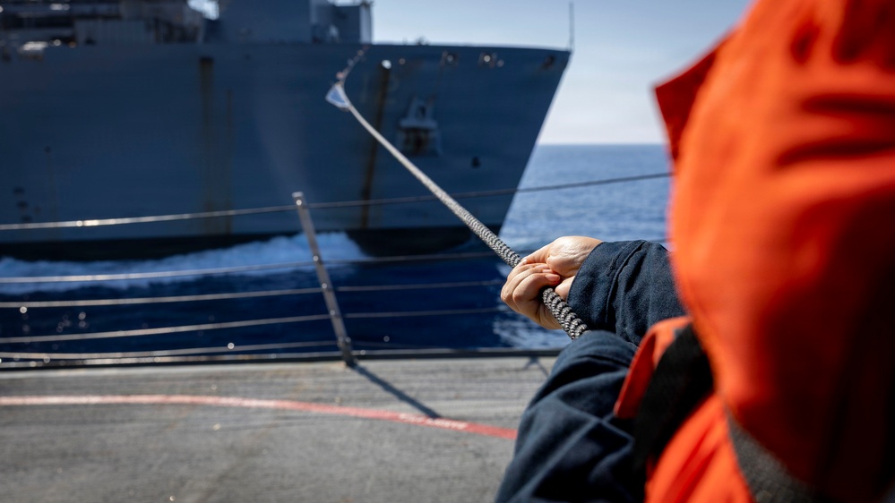 DDG 117 Conducts RAS