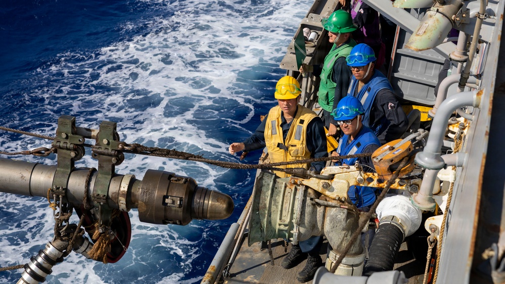 DDG 117 Conducts RAS