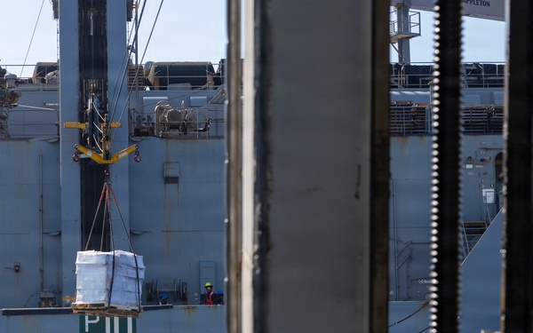 DDG 117 Conducts RAS