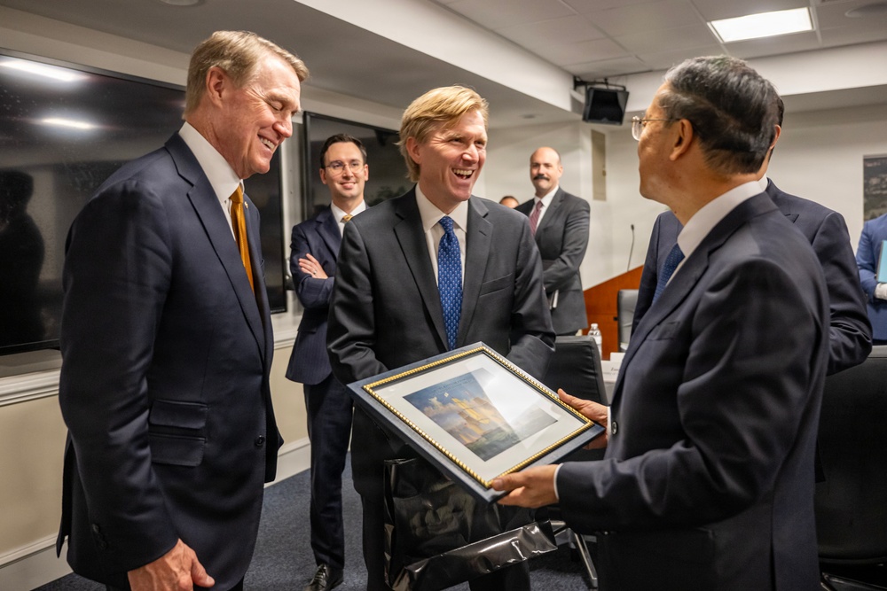 USW (P) hosts Chinese Executive Vice Foreign Minister Ma Zhaoxu and delegation, and U.S. Ambassador to China David Perdue