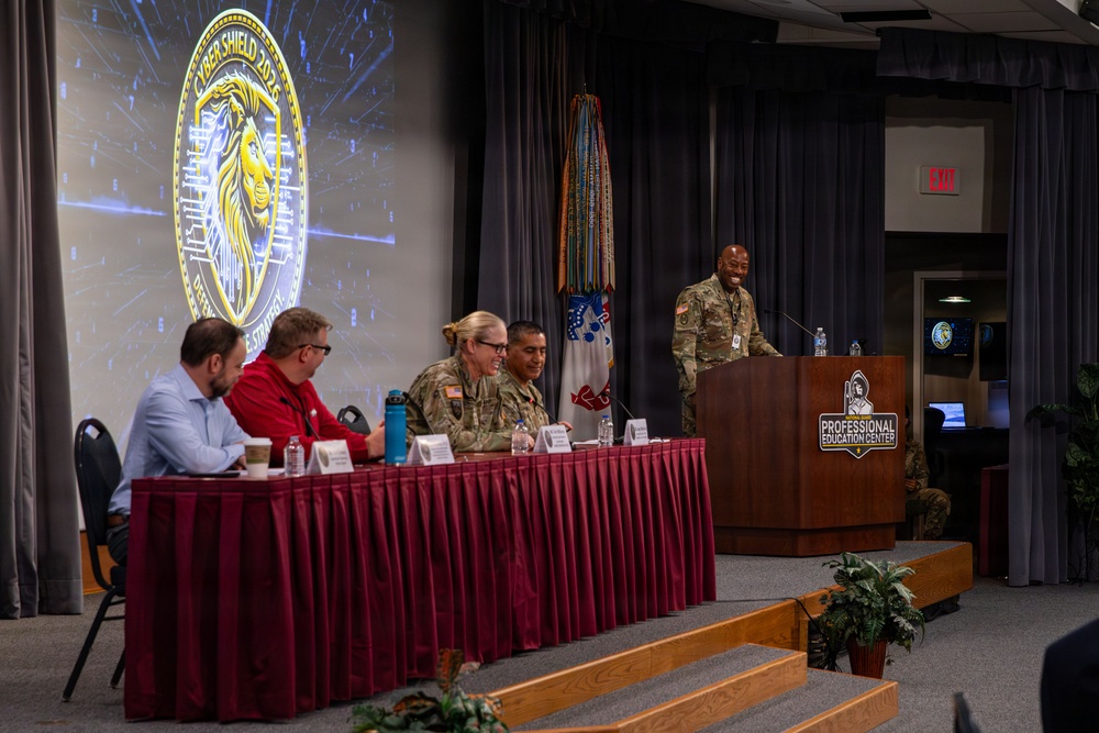 CNGB, Arkansas TAG and Guatemalan Minister of Defense observe Cyber Shield training.