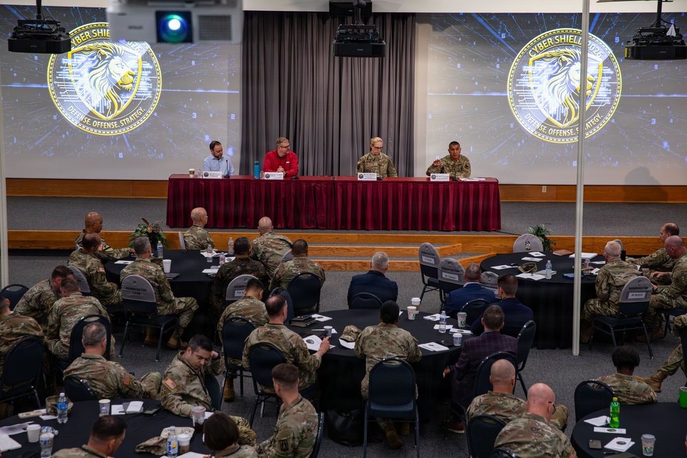 CNGB, Arkansas TAG and Guatemalan Minister of Defense observe Cyber Shield training.
