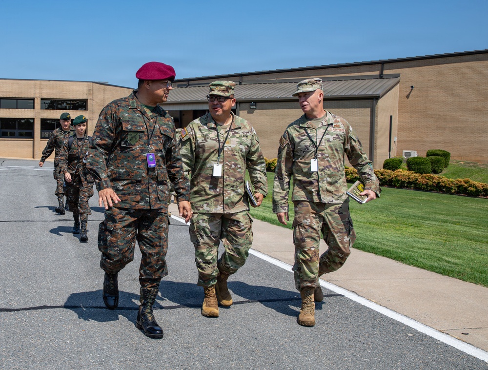 CNGB, Arkansas TAG and Guatemalan Minister of Defense observe Cyber Shield training.