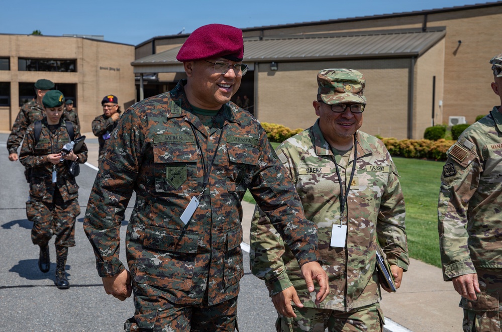 CNGB, Arkansas TAG and Guatemalan Minister of Defense observe Cyber Shield training.