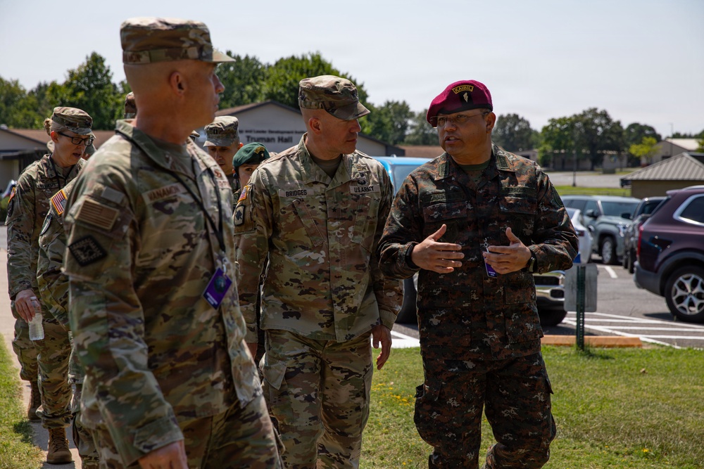 CNGB, Arkansas TAG and Guatemalan Minister of Defense observe Cyber Shield training.