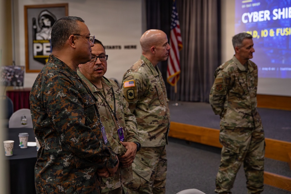 CNGB, Arkansas TAG and Guatemalan Minister of Defense observe Cyber Shield training.