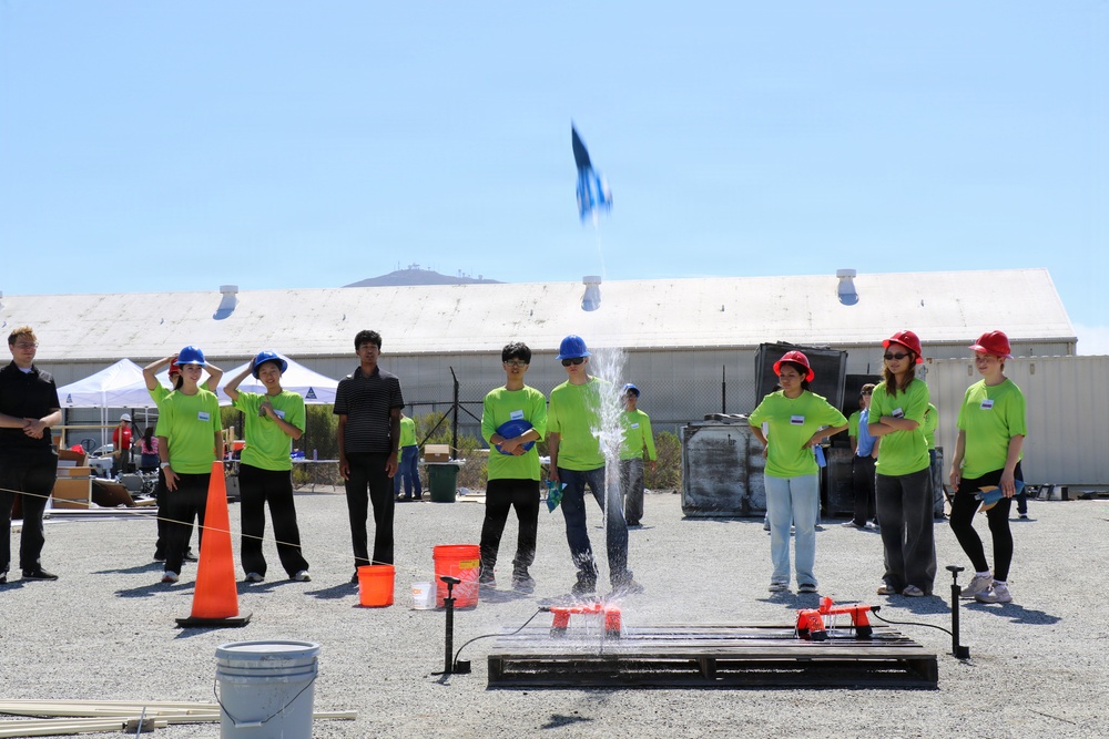 NAWCWD interns and SMART scholars teach SAME STEM camp