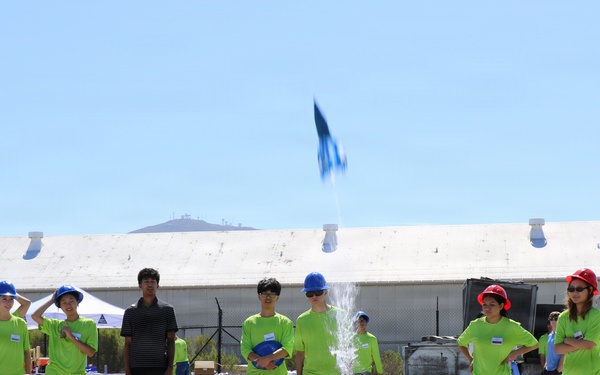 NAWCWD interns and SMART scholars teach SAME STEM camp