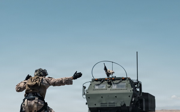 1/11 Launches HIMARS during SLTE 4-26