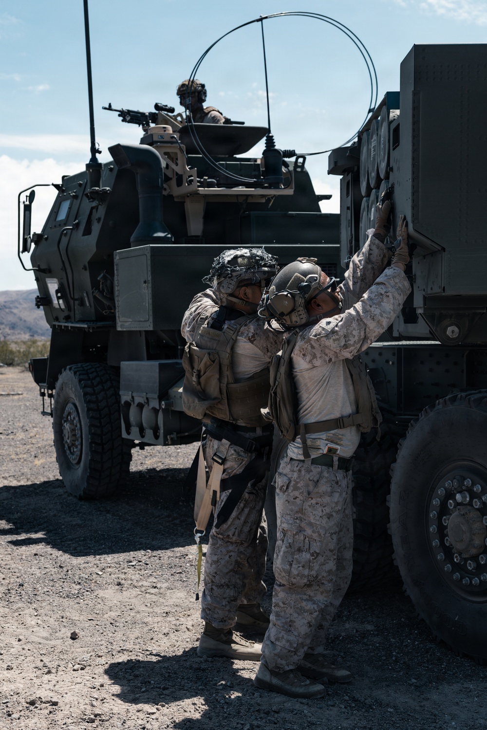 1/11 Launches HIMARS during SLTE 4-26