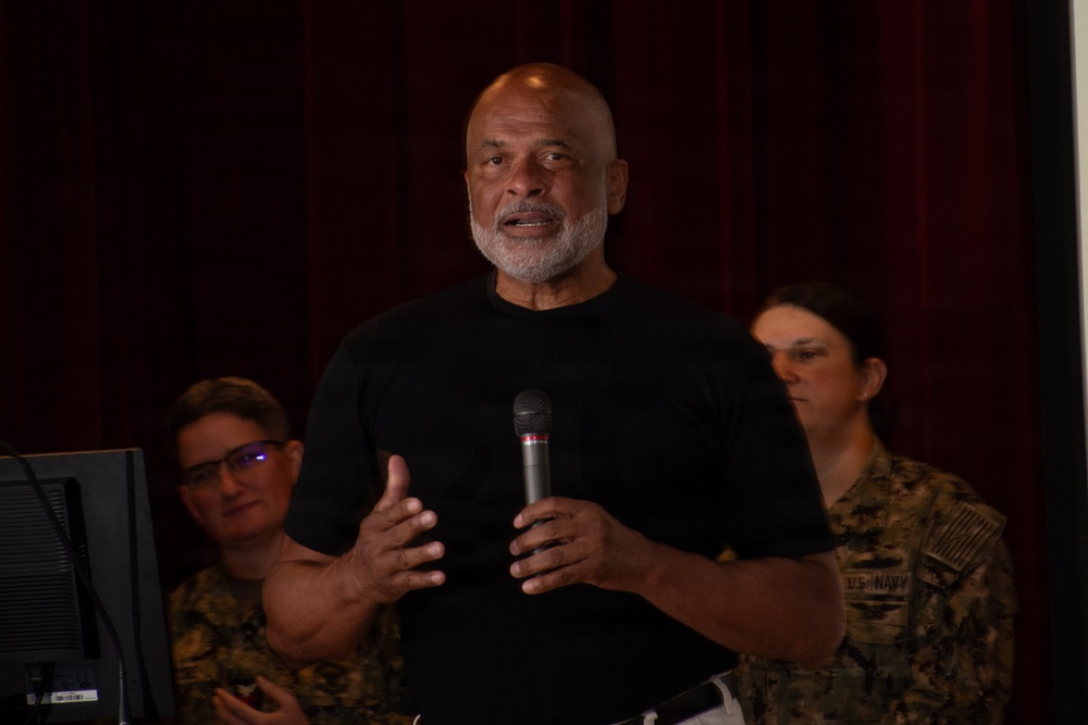 Philip Brashear Visits Naval Medical Center Portsmouth