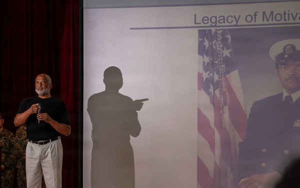 Philip Brashear Visits Naval Medical Center Portsmouth