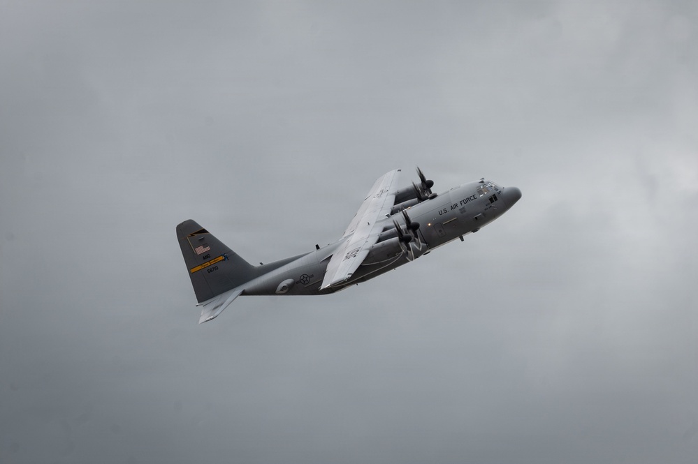 103rd Airlift Wing celebrates Col. Paul Fiasconaro’s final flight