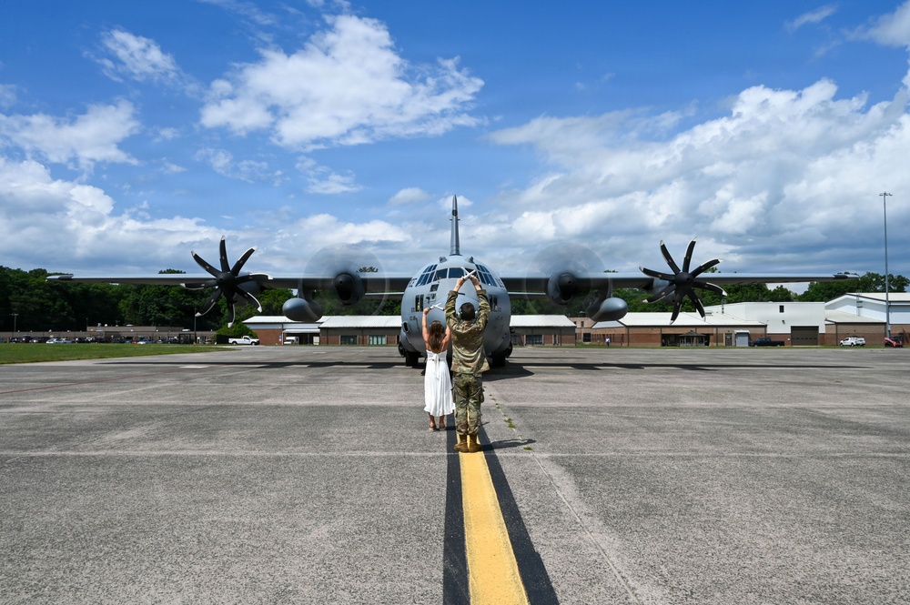 103rd Airlift Wing celebrates Col. Paul Fiasconaro’s final flight