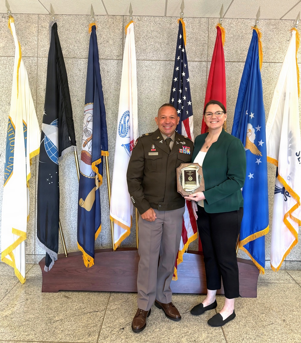 DoW recognizes top defense contracting professionals for innovation and teamwork
