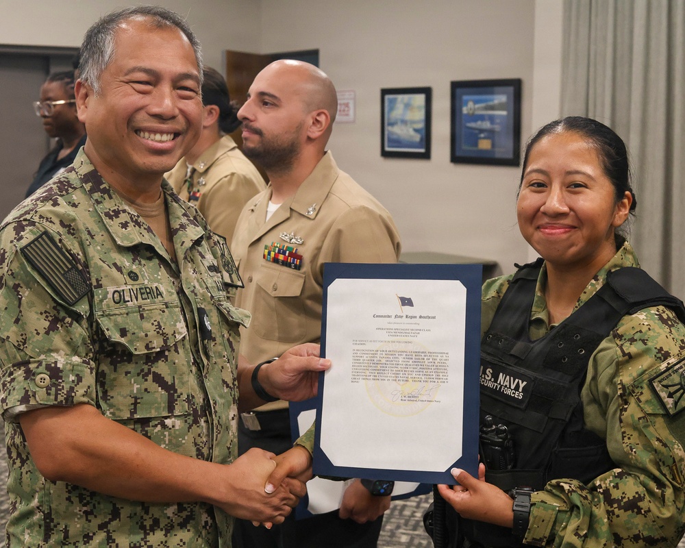 NSA Panama City holds All Hands Call, Presents Awards