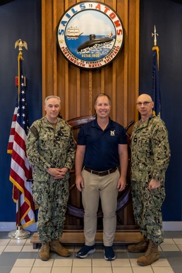 Assistant Secretary of the Navy for Manpower and Reserve Affairs Visits PNSY