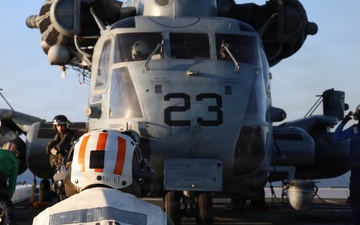 John P. Murtha Conducts ARGMUEX with Makin Island ARG