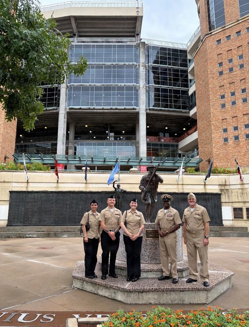 USS Forth Worth (LCS 3) Sailors conduct namesake visit to Austin, Texas