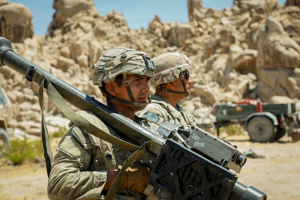 U.S. Soldiers from 4th Infantry Division Scan the Sky for Unmanned Aerial Systems during PCC6