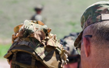 Maj. Gen. Taylor meets with Marines, Soldiers in Nogales