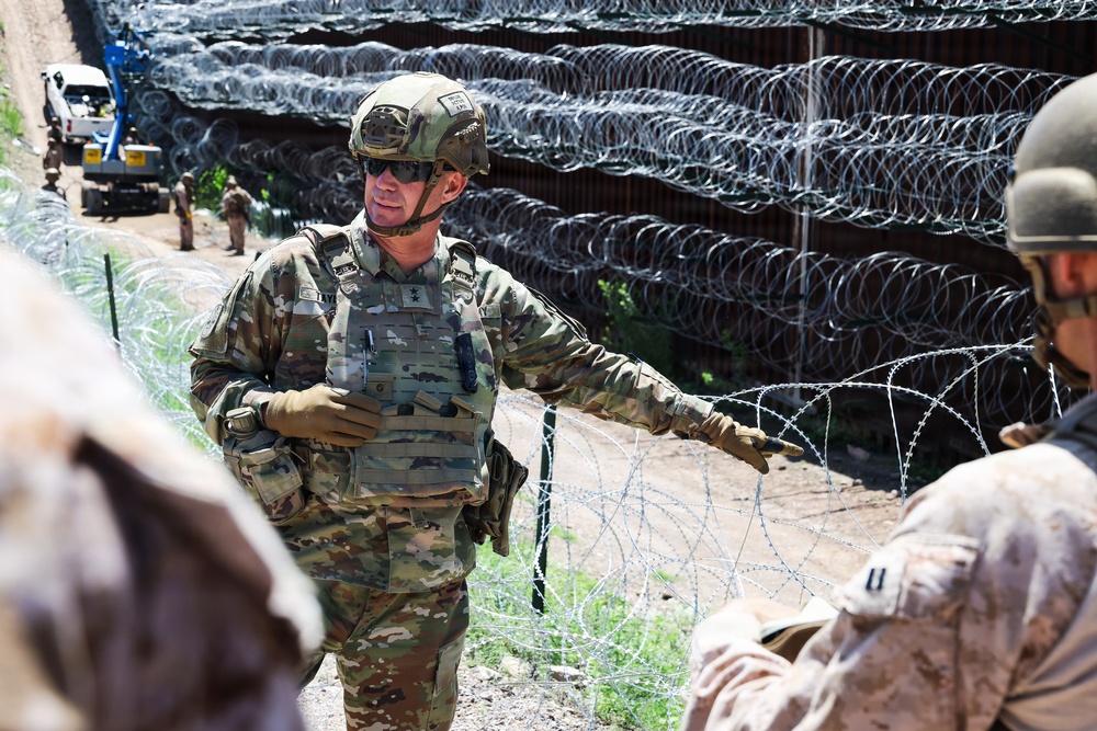 Maj. Gen. Taylor meets with Marines, Soldiers in Nogales