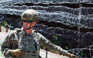 Maj. Gen. Taylor meets with Marines, Soldiers in Nogales